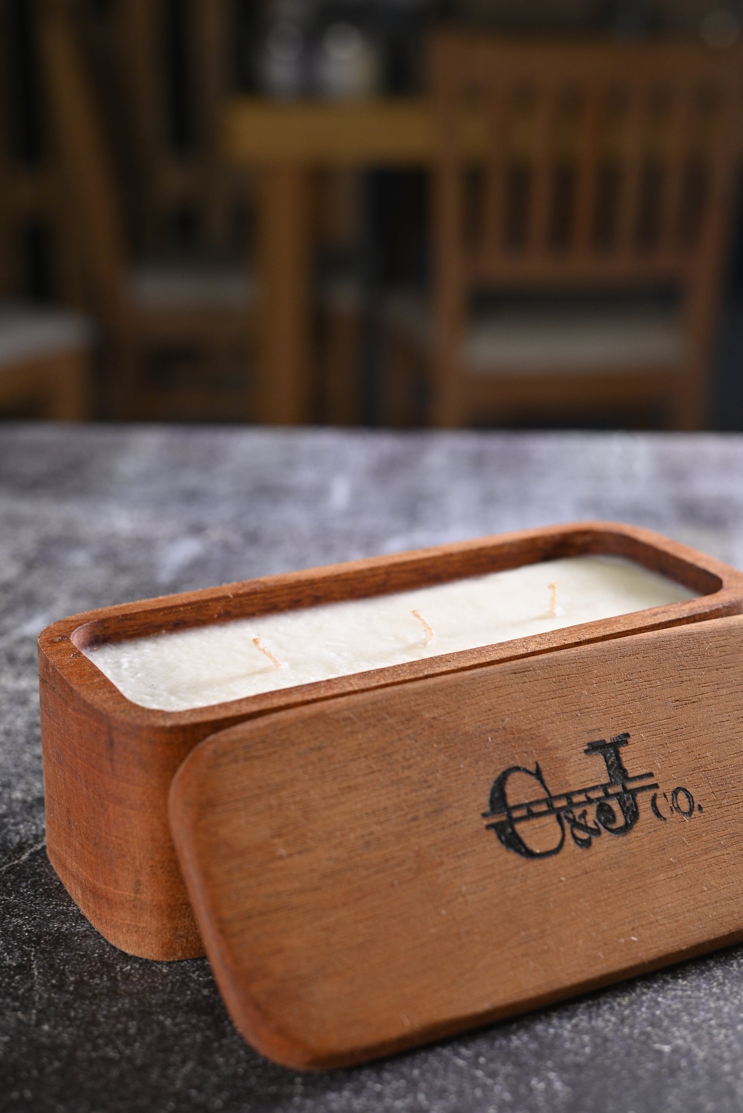 Velas en contenedor de Madera